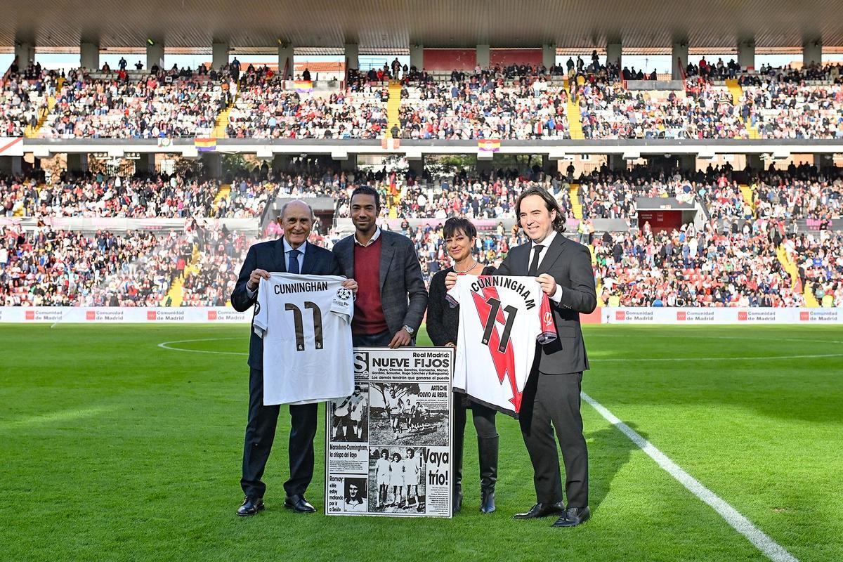 Homenaje a Laurie Cunningham en los prolegómenos del Rayo - Real Madrid de la temporada 2025/2026, disputado en Vallecas.