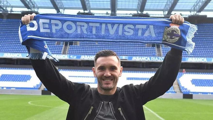 Lucas Pérez entrenará con un 1RFEF mientras se soluciona su futuro