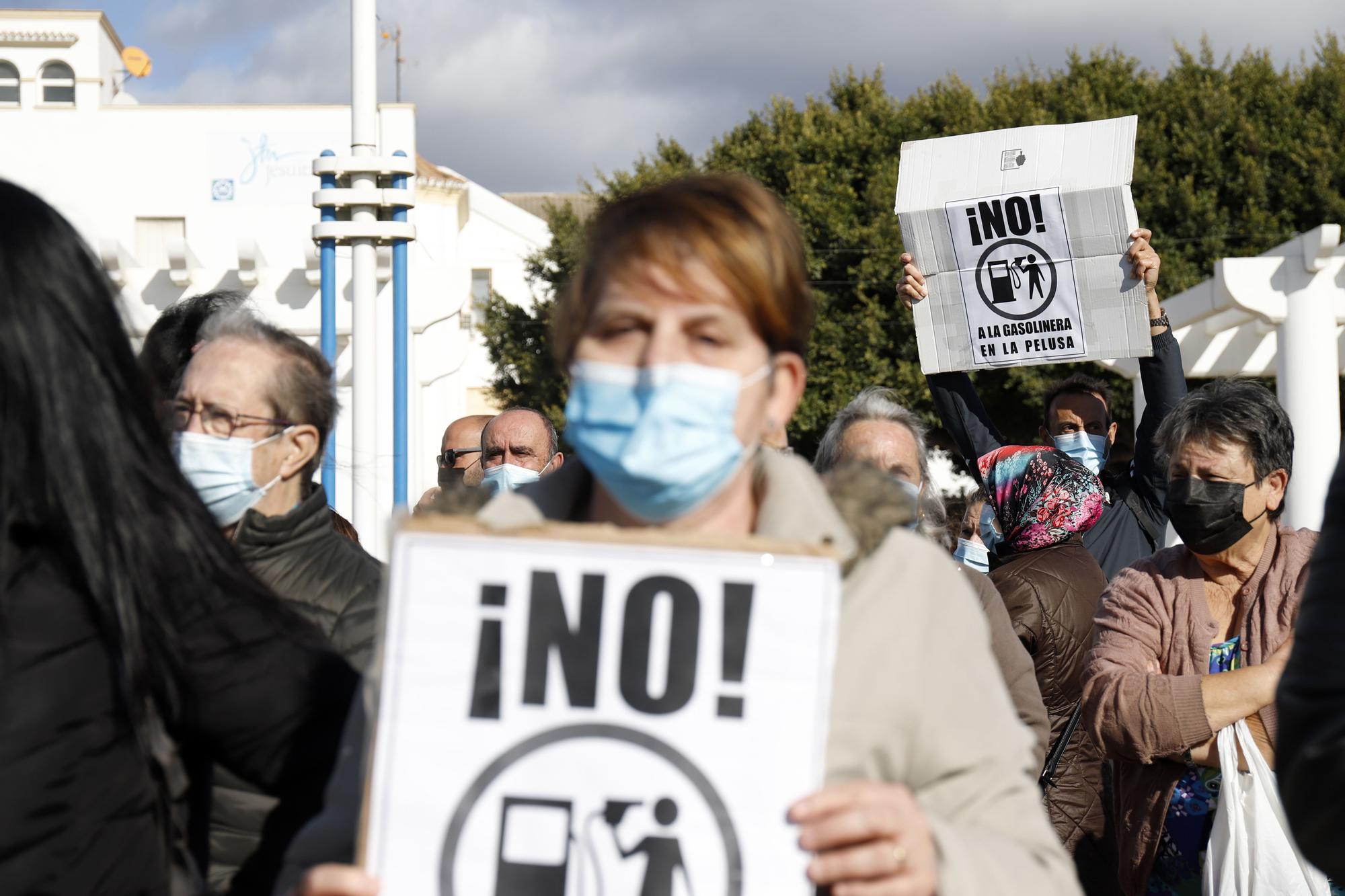 Protesta de vecinos de El Palo y Pedregalejo para pedir mejoras en la zona