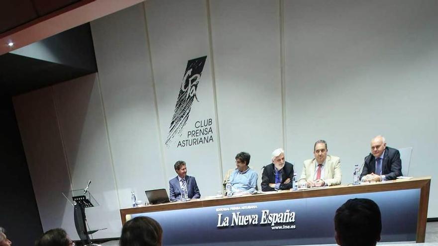 De izquierda a derecha, Jaime Baladrón, Juan Luis Fernández, Fernando Comas, Jesús Merayo y Luis Hevia.