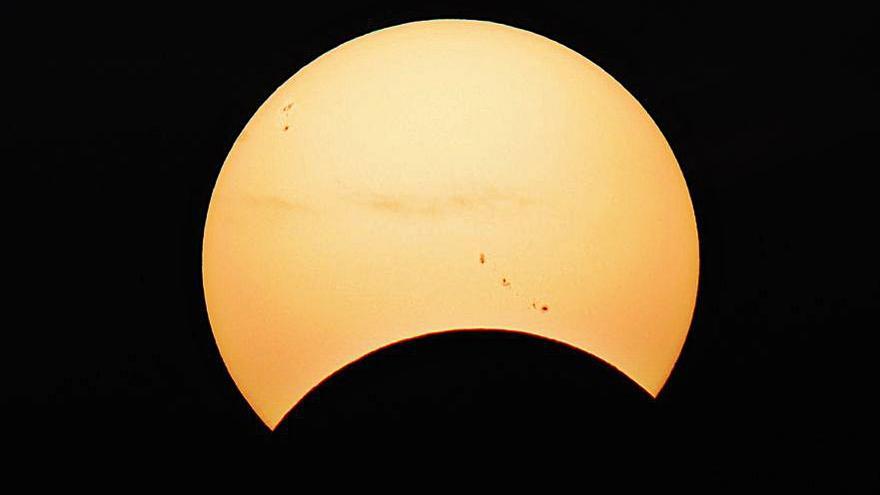 Imagen de un eclipse parcial de Sol.