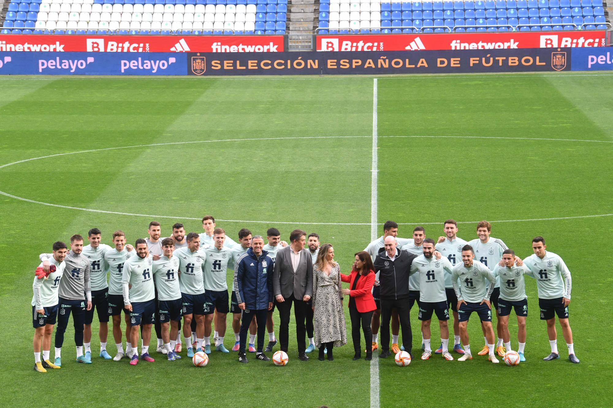 La selección española de fútbol entrena en Riazor para el partido contra Islandia