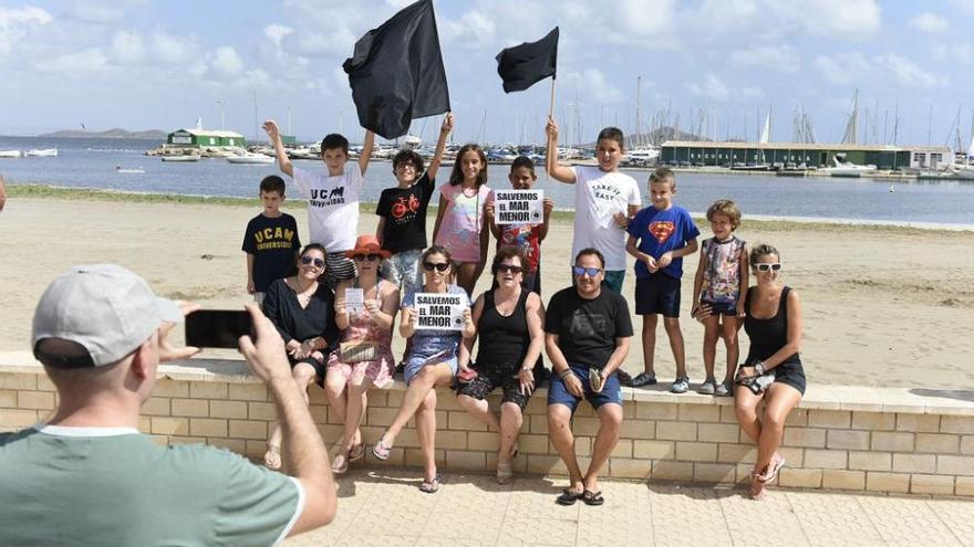 Protestas por el estado del Mar Menor en Los Nietos