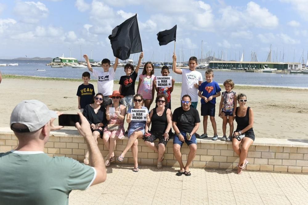 Protestas por el estado del Mar Menor en Los Nieto