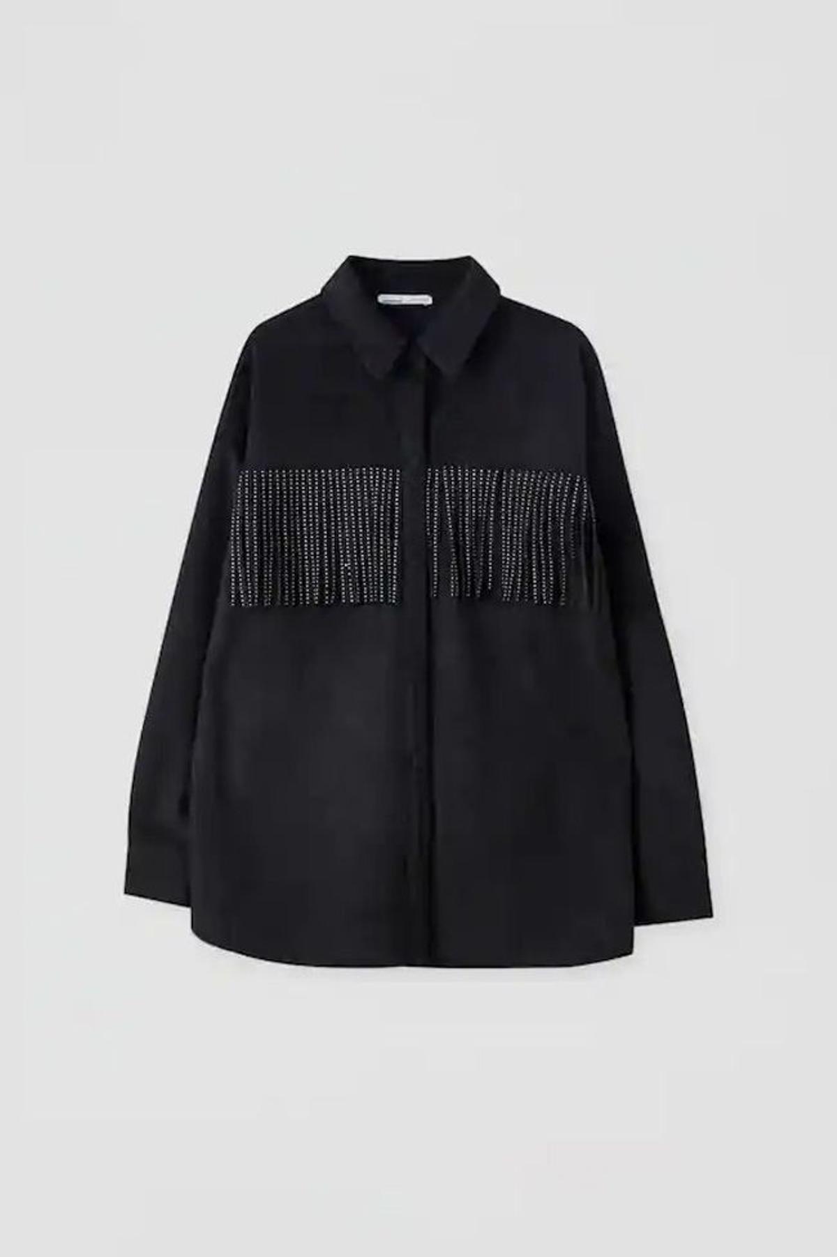 Sobrecamisa efecto ante con flecos, de Pull&Bear