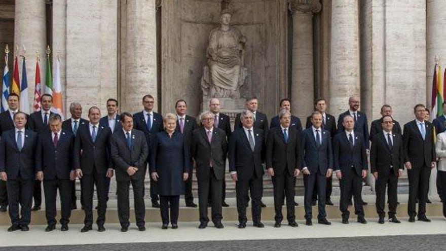 Foto de grup dels líders que van participar en la cimera a Roma