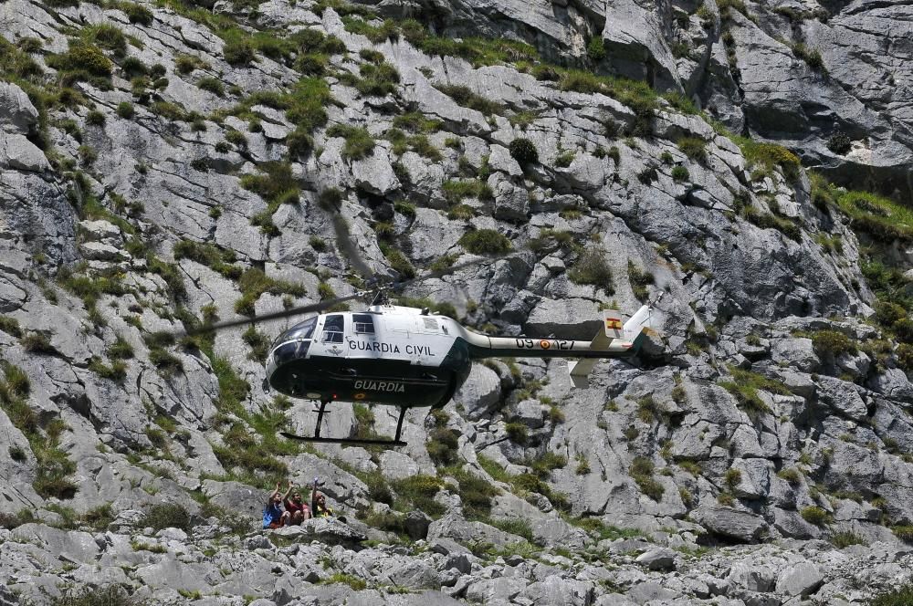 Rescate del policía nacional de Gijón fallecido en Morcín mientras hacía montañismo