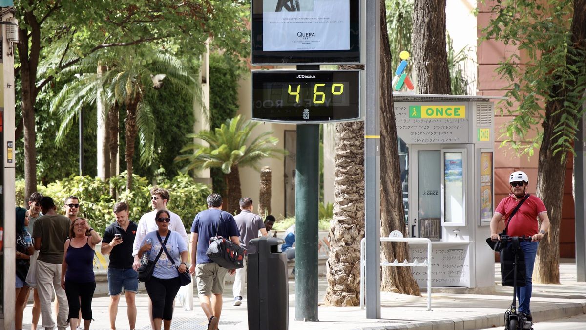 Un termómetro marca 46 grados en la ciudad de Murcia.