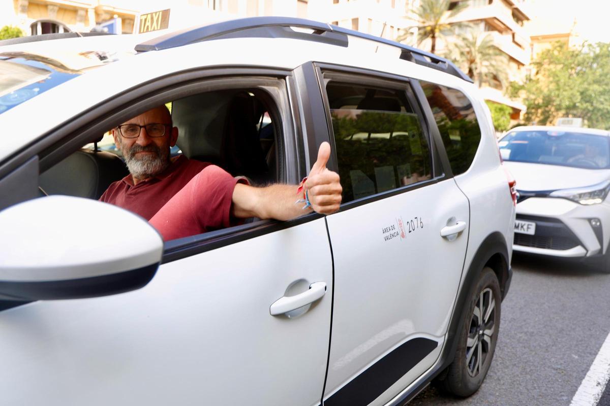 Los taxistas protestan en València contra el aumento de "coches negros haciendo de taxis"