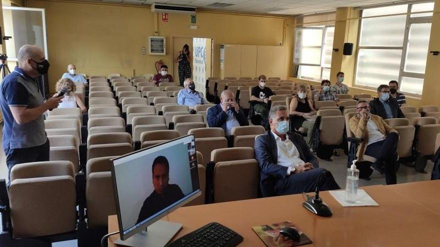 Un moment del seguiment de la signatura del conveni a la sala d&#039;actes de l&#039;EPSEM-UPC