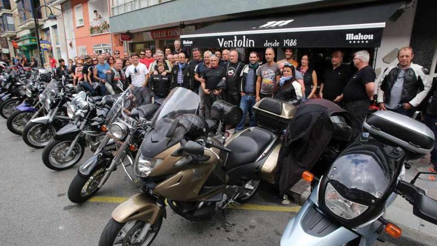 Las motos toman el centro de Piedras Blancas