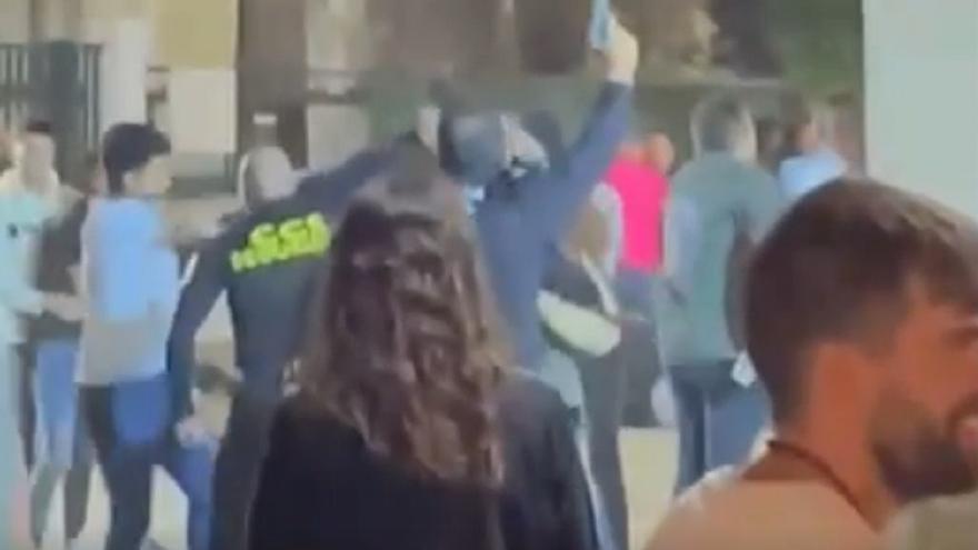 Tiros al aire y varios heridos en una multitudinaria pelea en una discomóvil en Vinalesa