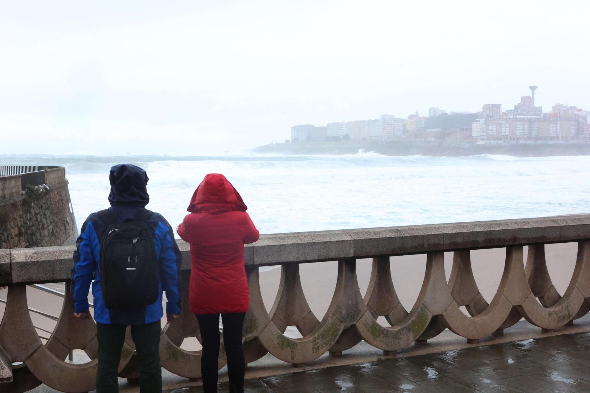 Alerta roja en el mar en A Coruña