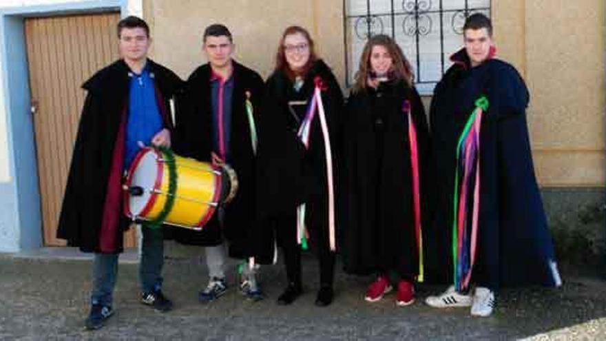 Los quintos de Manganeses de la Lampreana celebran su fiesta