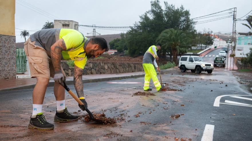 Un total de 131 vuelos han sido cancelados por el mal tiempo este lunes en Canarias