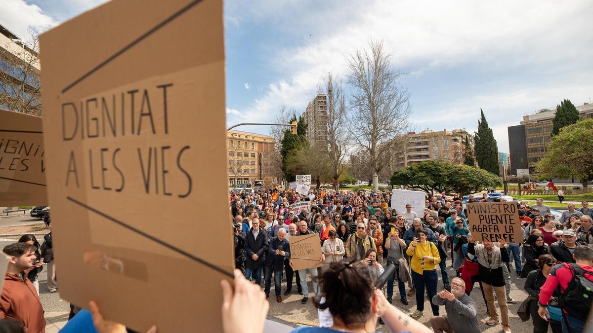 Protestas en nueve ciudades catalanas para exigir un servicio ferroviario digno y denunciar el caos constante