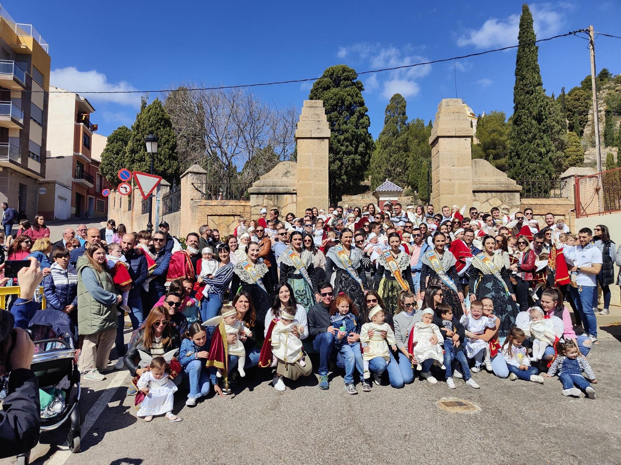 Búscate en la galería de fotos de la multitudinaria Festa del Rotllo de l'Alcora