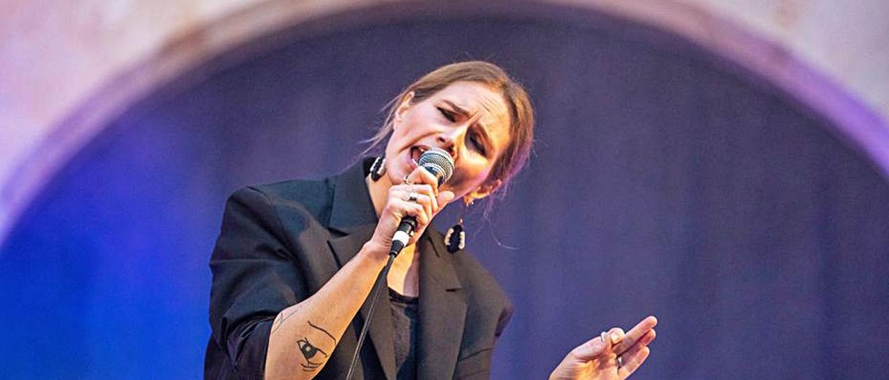 Nina Persson en un reciente concierto en Mallorca. | GUILLEM BOSCH