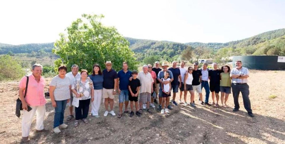 Grupo de vecinos de es Rafal Trobat, constituidos como asociación desde 2007. | V.MARÍ