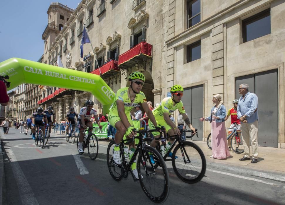 Víctor Martínez, primer líder de la Vuelta a la Provincia de Alicante