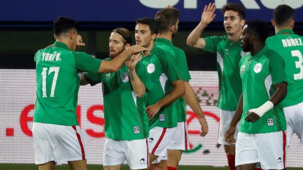Los jugadores vascos celebran un gol en el partido frente a Costa Rica