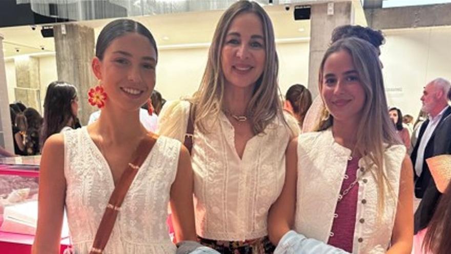 Marta Moscardó Sanz, Alejandra Montaner y su sobrina, Rocío Montaner, todas vestidas de Monti y Alejandra Montaner