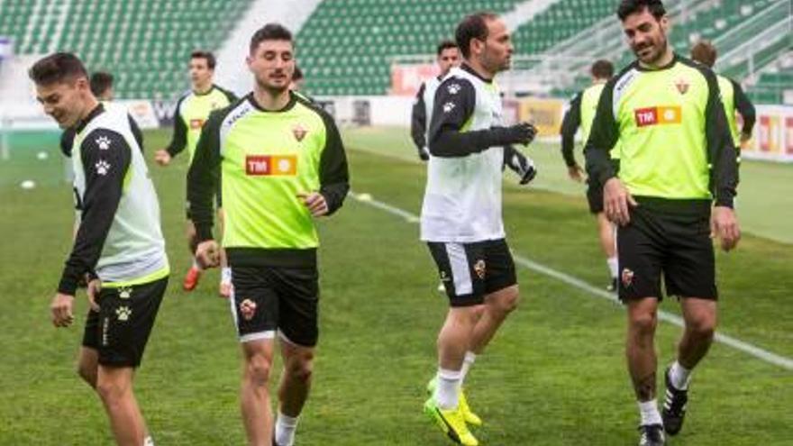 Borja Valle, ayer, junto a Liberto, Nino y Túñez, ha viajado a Tenerife.