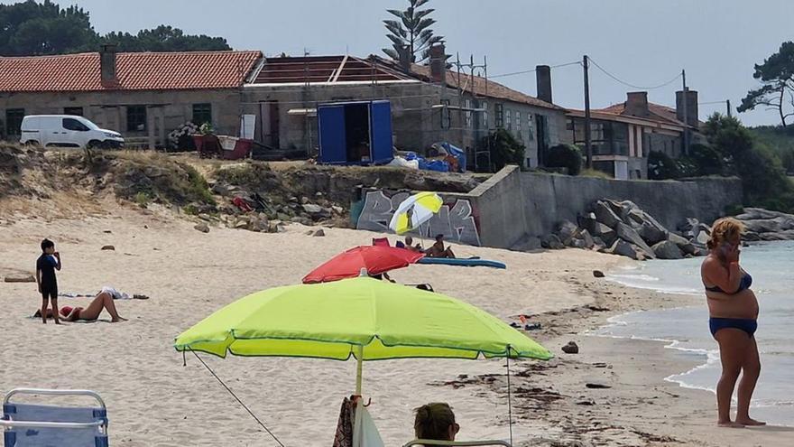 Las playas de O Carreiro, Area da Cruz y O Terrón se limpian juntas