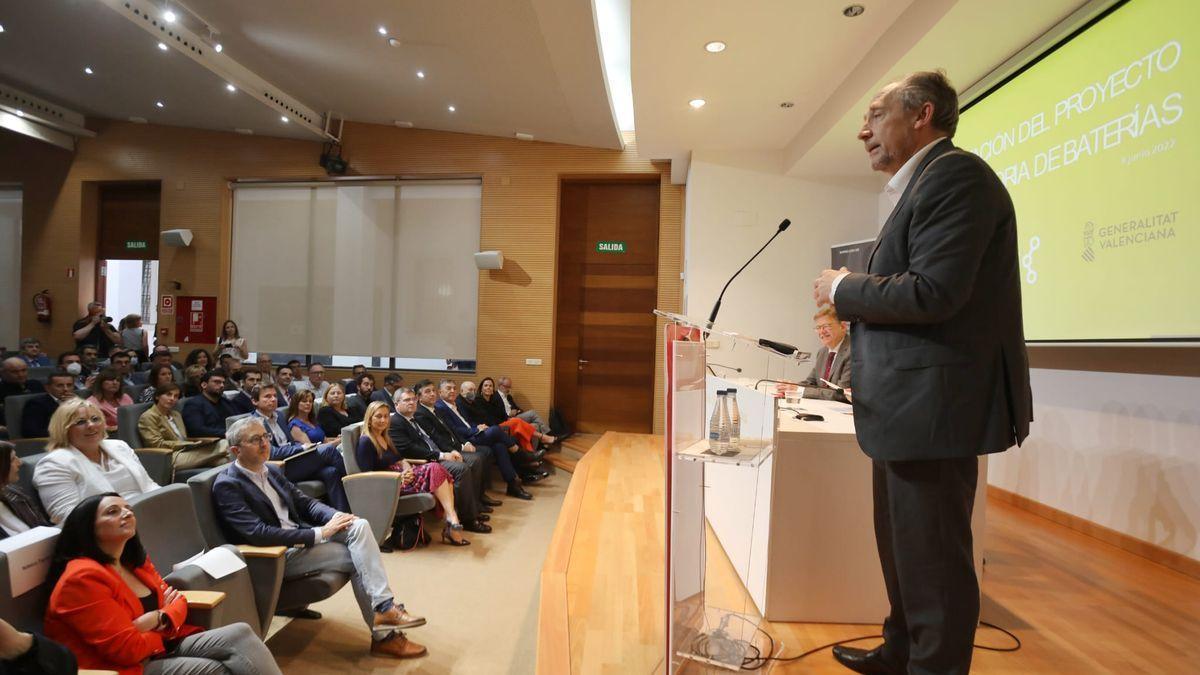 Alfonso Sancha, esta mañana en la presentación de la gigafactoría, en la CEV. / FERNANDO BUSTAMANTE