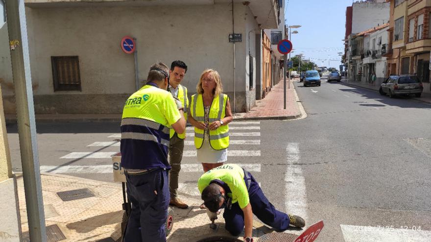 Operarios de Facsa en Torreblanca.