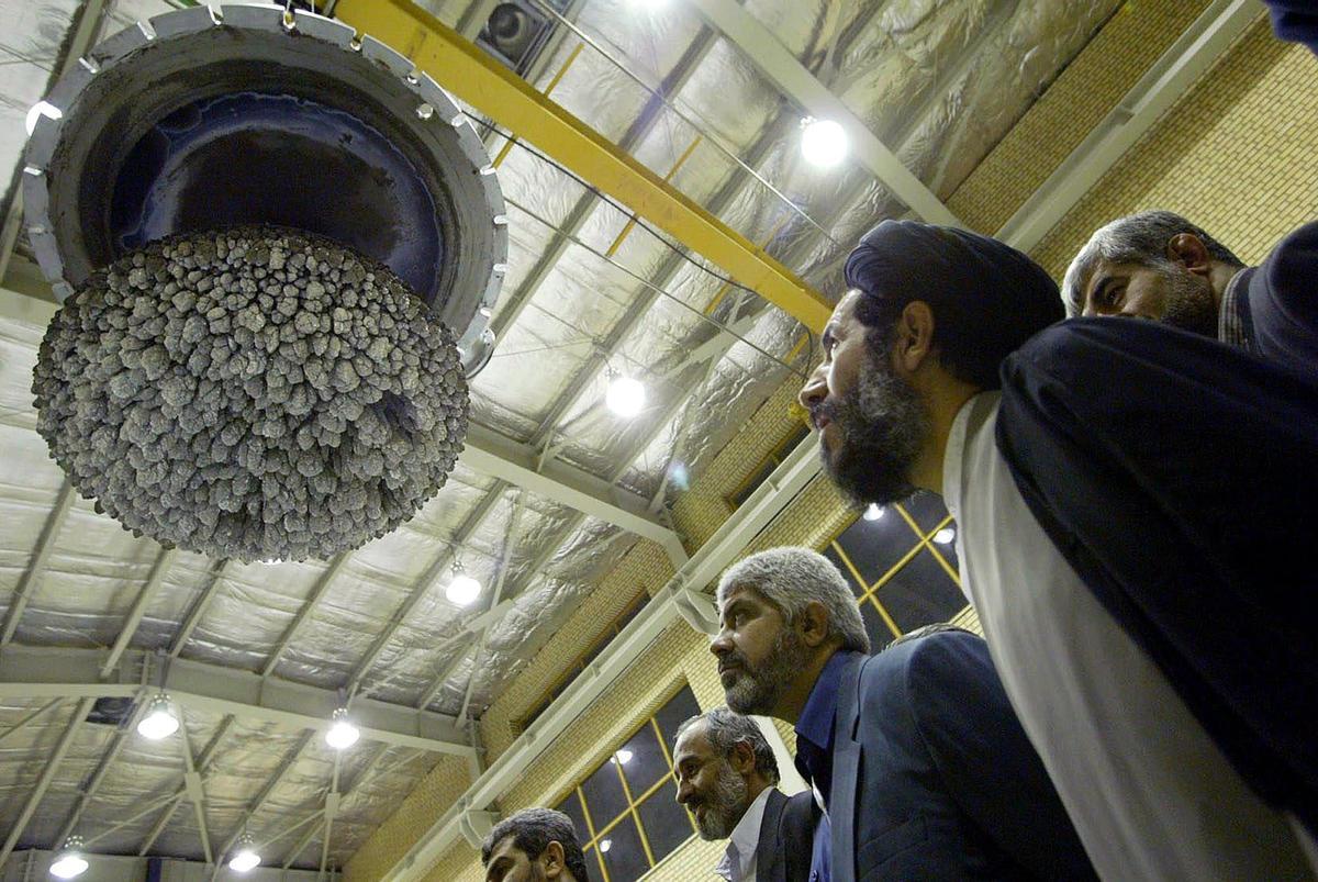 Irán acelera su producción de uranio altamente enriquecido, según el OIEA