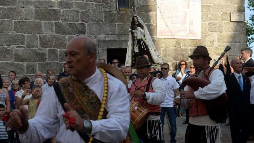 Procesión de la Virgen del Carmen celebrada ayer en Portonovo. // Noé Parga