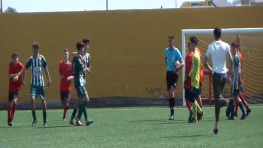 Un espectador, menor de edad, agrede a un jugador cadete del Becerril