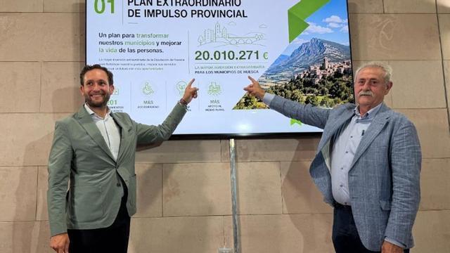 El presidente de la DPH, Isaac Claver, y el diputado de Obras, Álvaro Bescós. | DPH