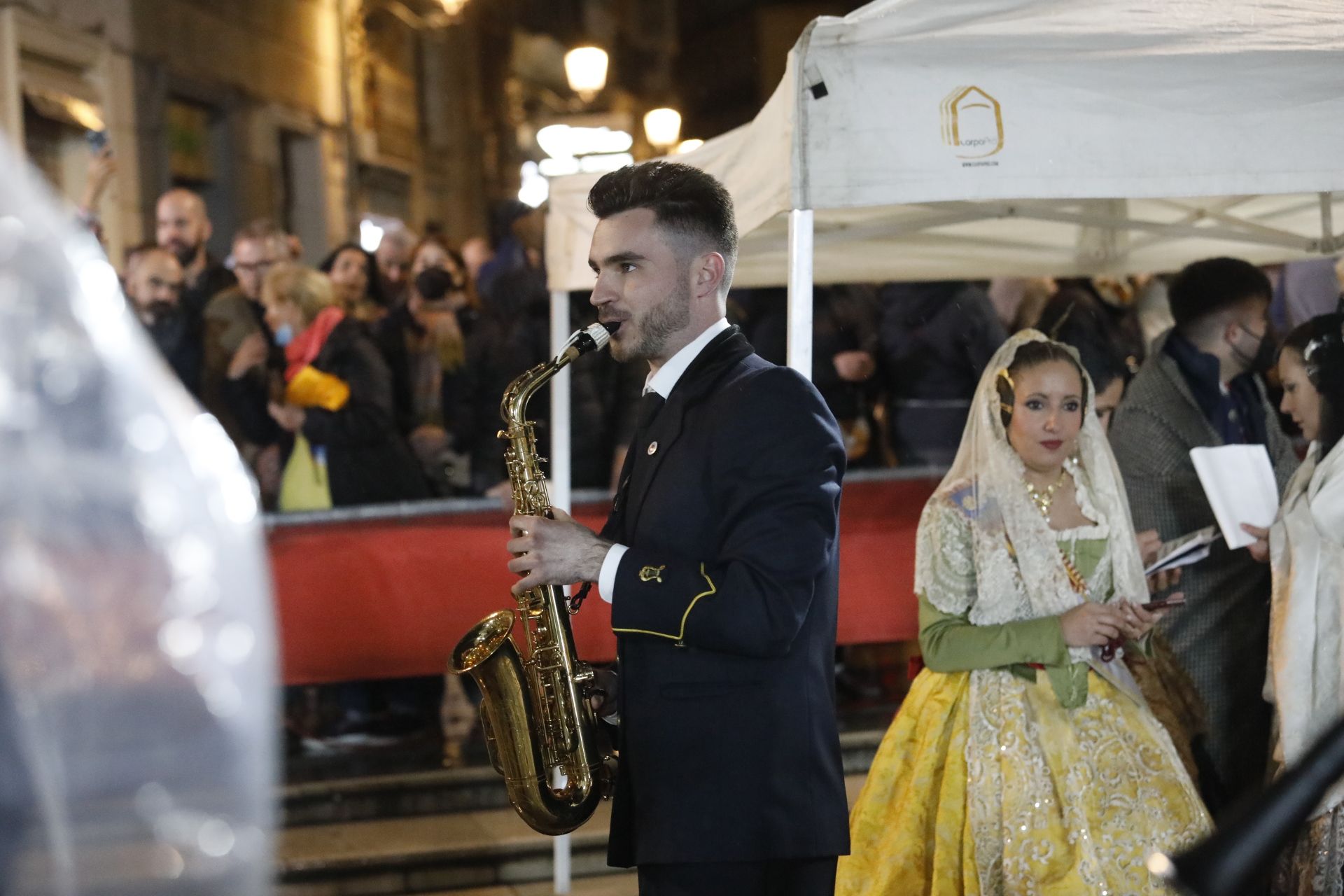 Búscate en el primer día de ofrenda por la calle Quart (entre las 20:00 a las 21:00 horas)