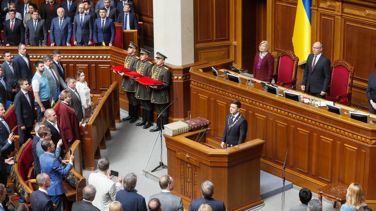 El presidente Vladímir Zelensky, en la Rada Suprema de Ucrania, en Kiev.