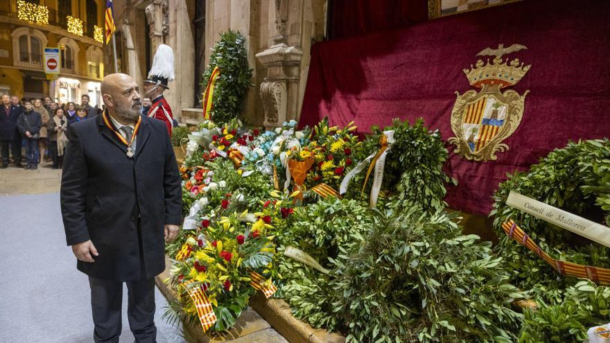 Una solemne ofrenda floral al rey Jaume I consolida Cort como el escenario de la tradición