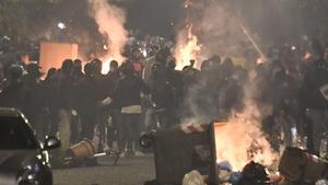 Naples (Italy), 23/10/2020.- Hundreds of people clash against police during the protest over the curfew and the prospect of lockdown in Naples, Italy, 23 October 2020. The governor of Campania ordered from 23 October, a curfew from 11 p.m. till morning due to spike in coronavirus infections in the region. (Protestas, Italia, Nápoles) EFE/EPA/STRINGER