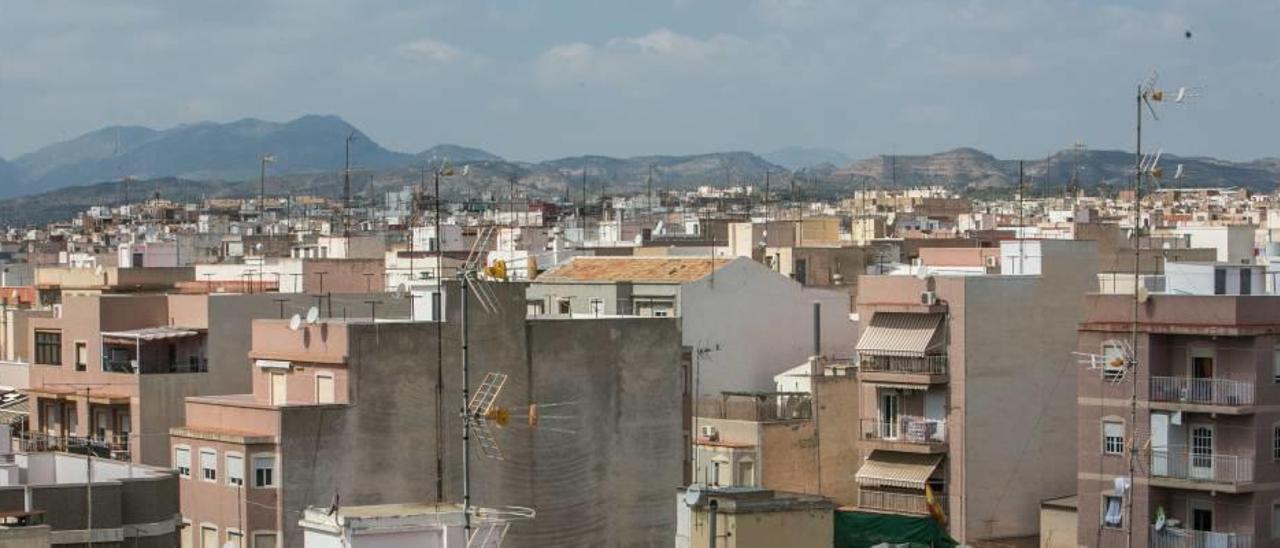 Una vista del parque inmobiliario de Elche, desde Carrús.