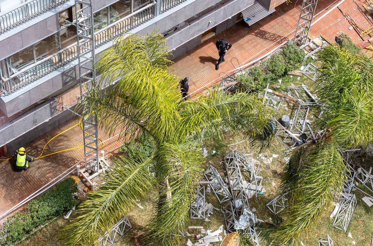 Mueren dos personas tras desplomarse un andamio en un edificio de 18 plantas en Benidorm