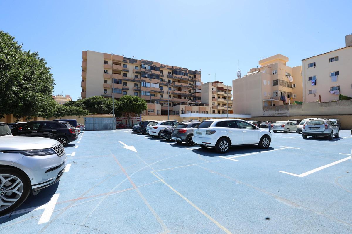 Imágenes del aparcamiento provisional por el cierre del 'parking' del Mercat Nou Imágenes del aparcamiento provisional por el cierre del 'parking' del Mercat Nou