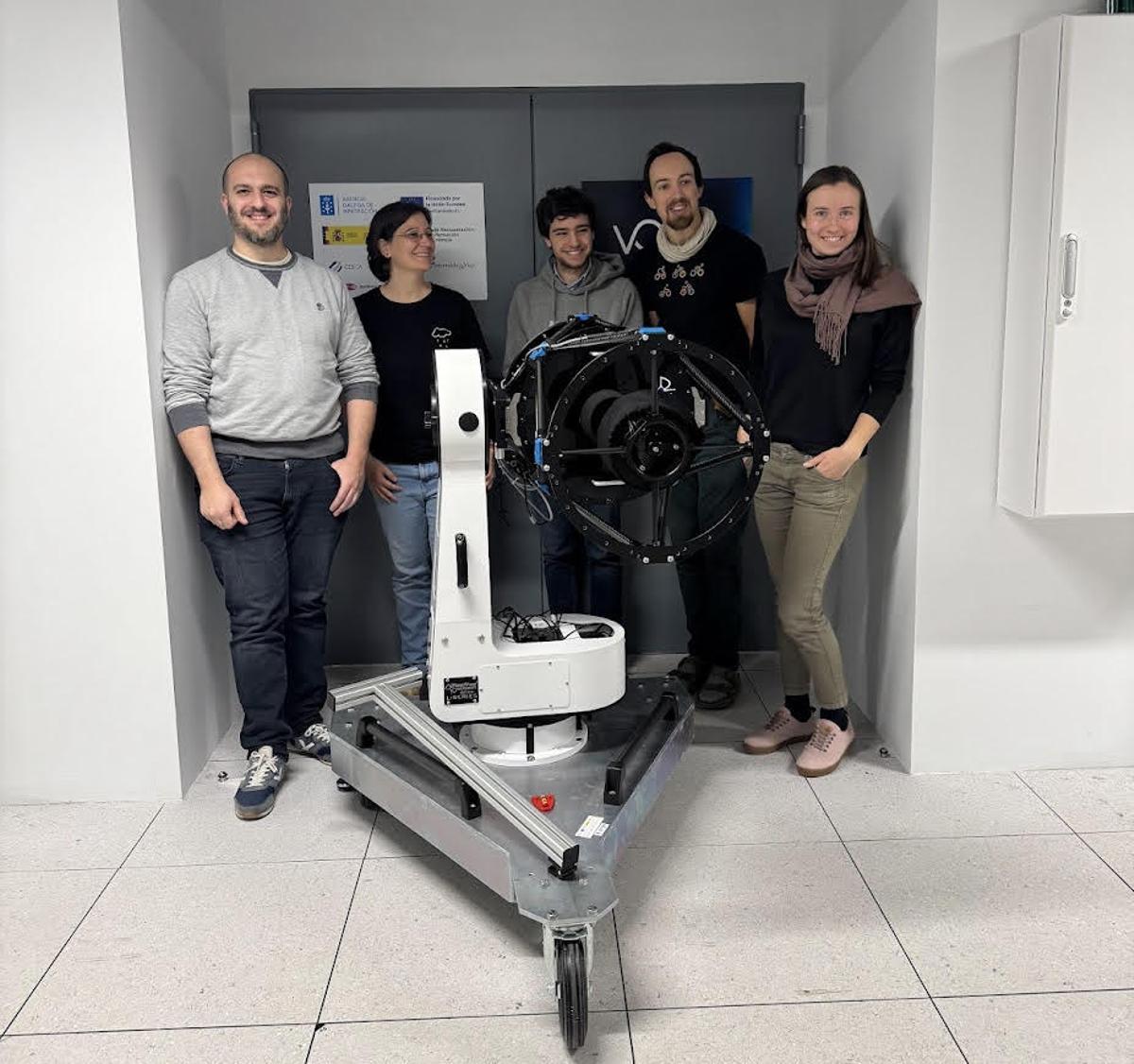 Con su grupo de investigación en el Vigo Quantum Communications Center (de izq. a dcha., Davide Rusca, Alvaro Magdalena, Lukas Tiefenhaler, Hannah Thiel).