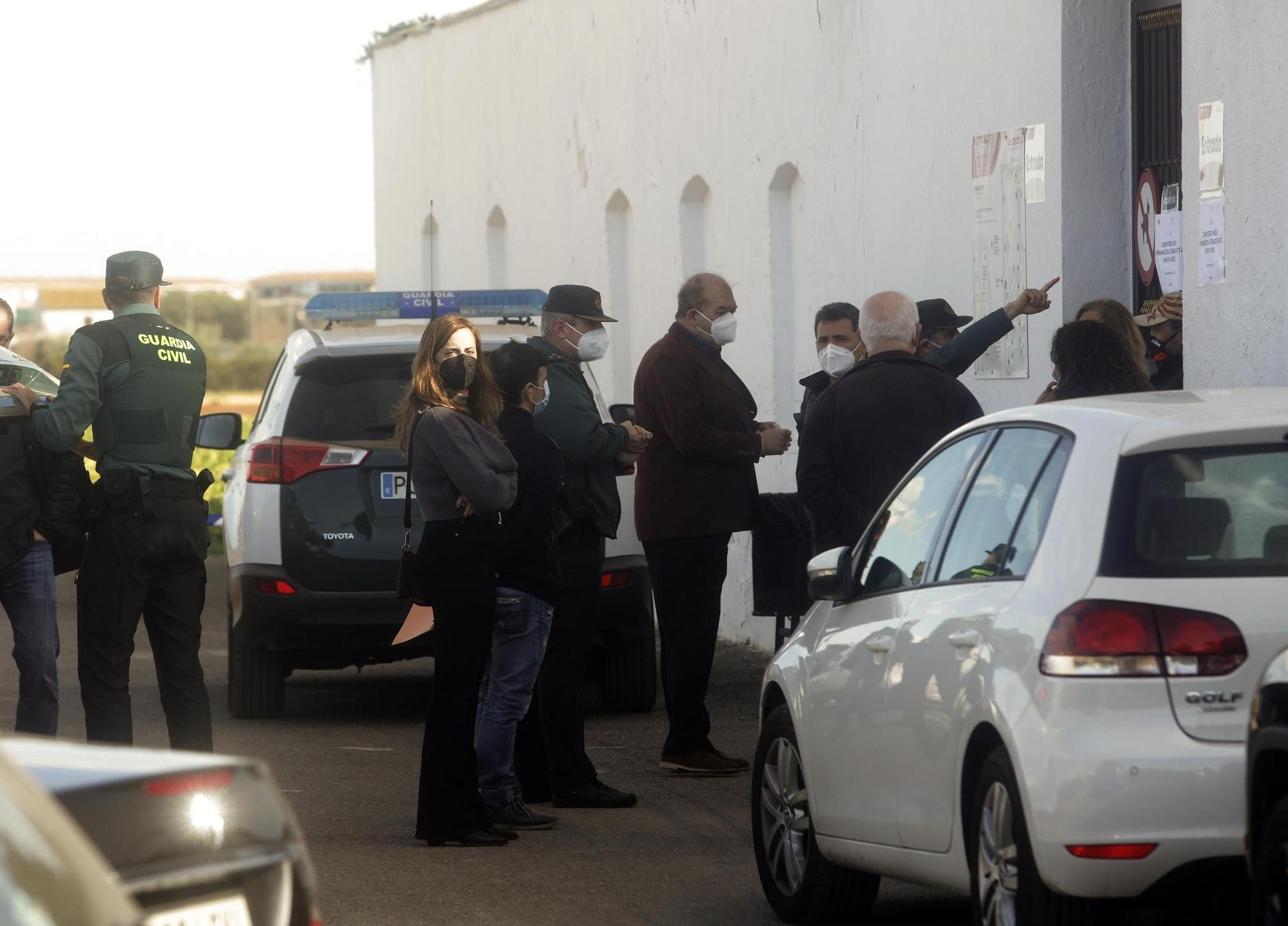 Profanan una veintena de tumbas en el cementerio de Paiporta