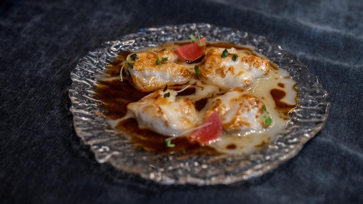 Las cocochas de bacalao con pilpil y salsa de perdiz.