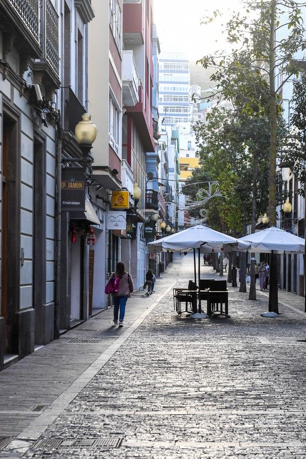 Comercios en la calle de Triana durante la campaña de Navidad y Reyes