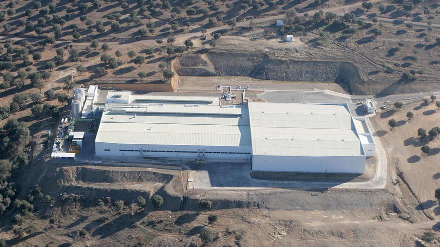 La embotelladora de Aquarel reanuda su actividad tras el incendio que puso en vilo a Herrera del Duque