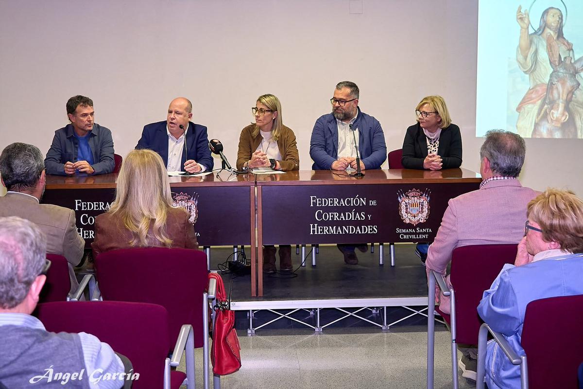 Acto de entrega de la recaudación solidaria de la cofradía Jesús Triunfante