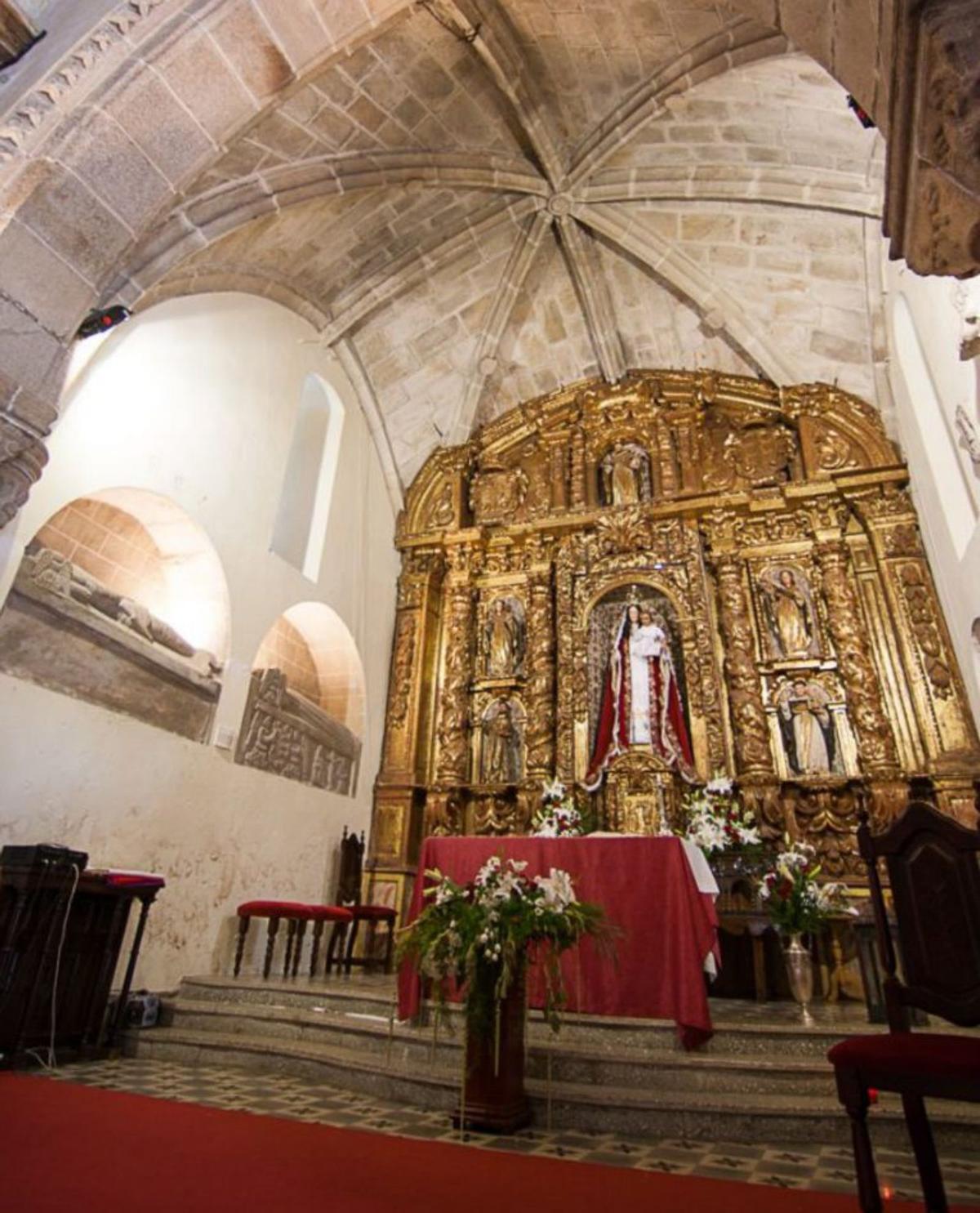 Altar maior do convento do Rosario de San Sadurniño.