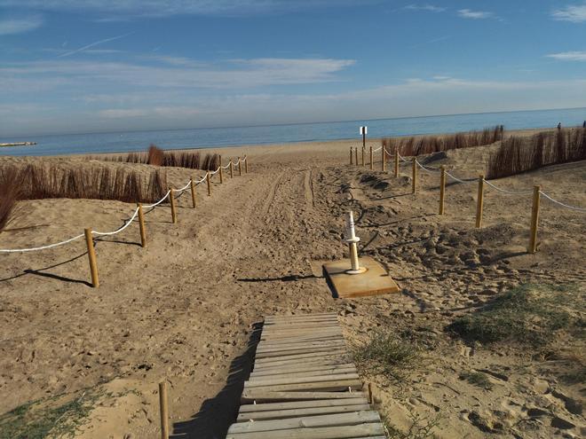 Les imatges de l'espectacular regeneració de la platja de les Deveses de Dénia