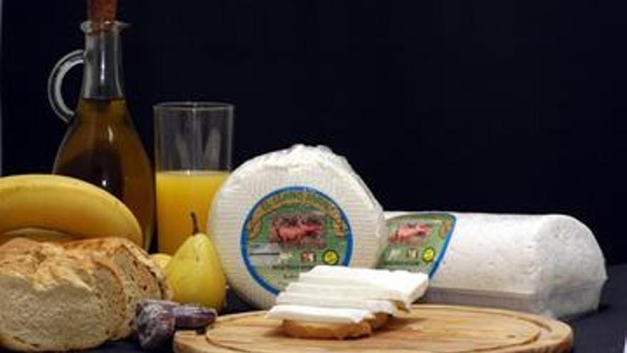 Detectan la presencia de Listeria en varios lotes de queso de cabra de una empresa de Álora